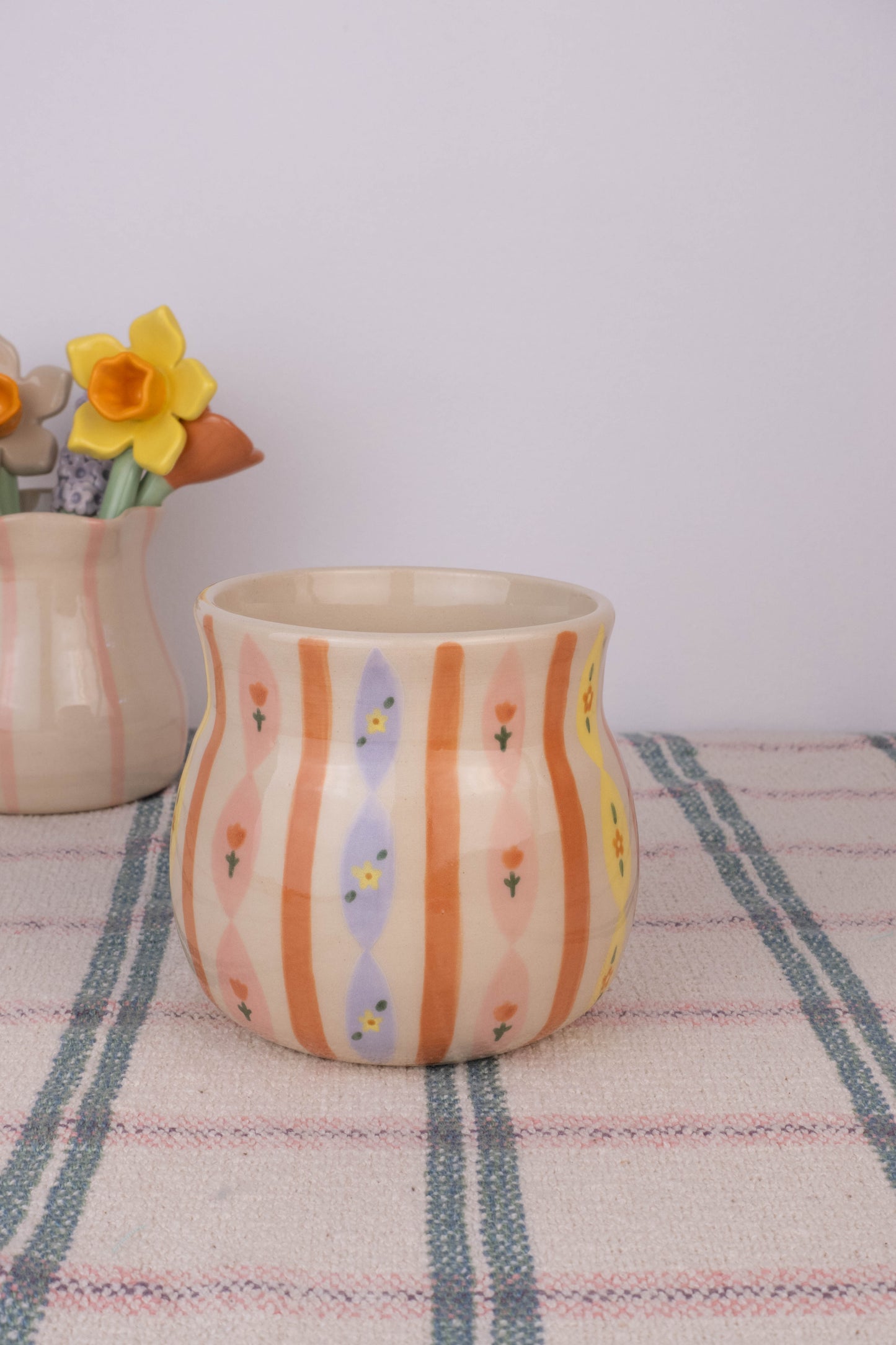 Wallpaper Large Vase