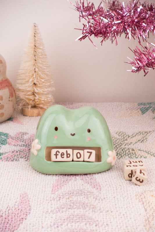 Frog Calendar "Ozzie"