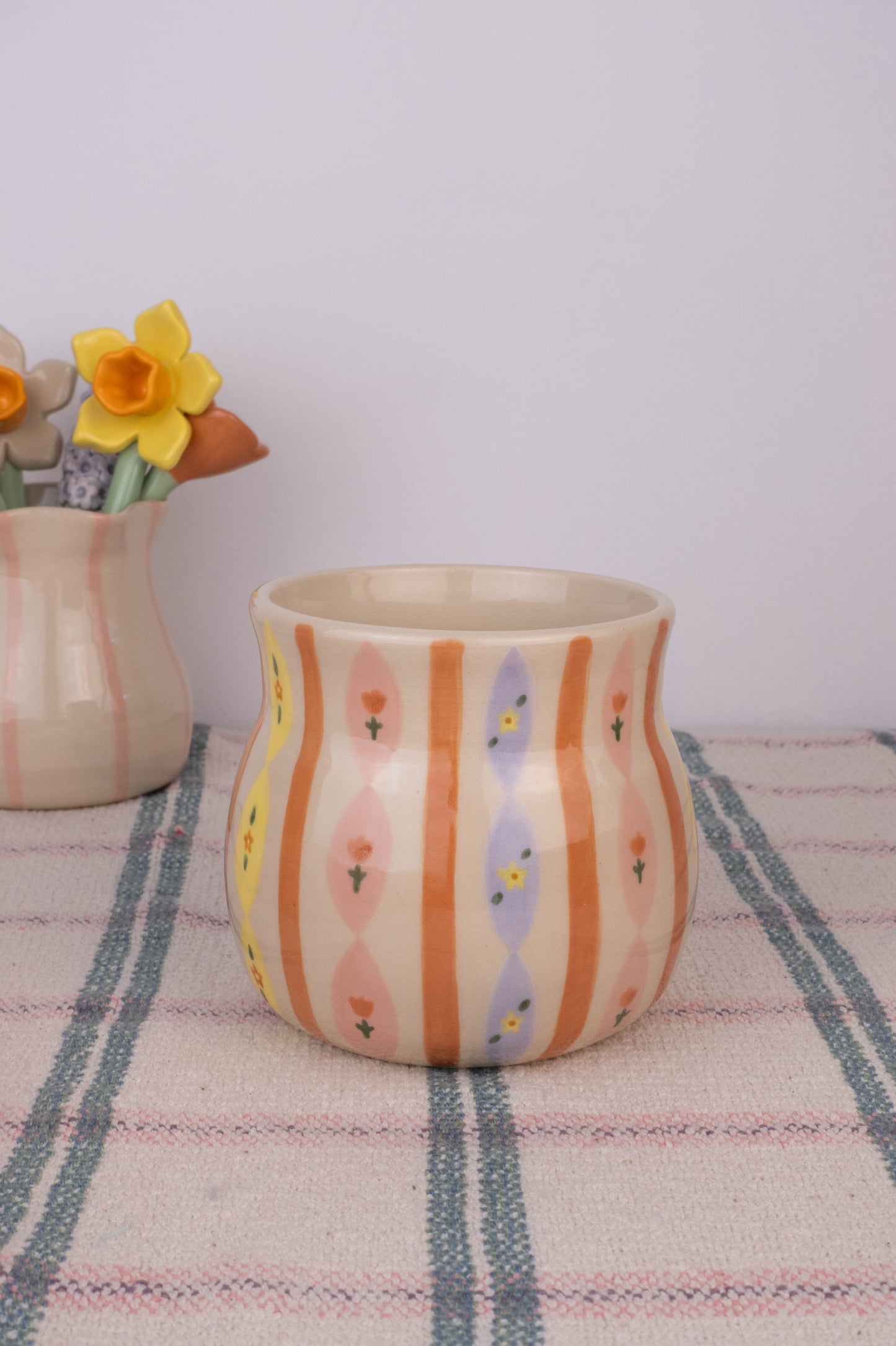 Wallpaper Large Vase