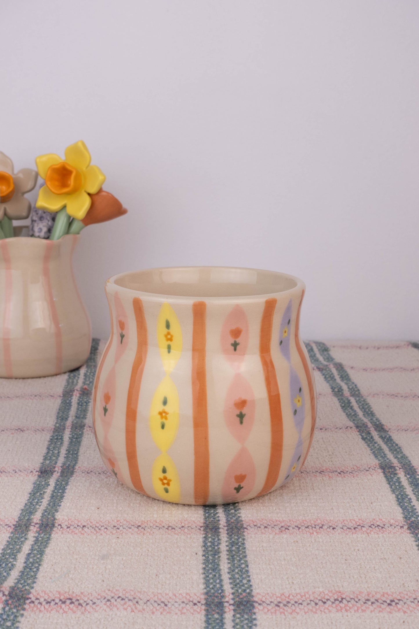 Wallpaper Large Vase