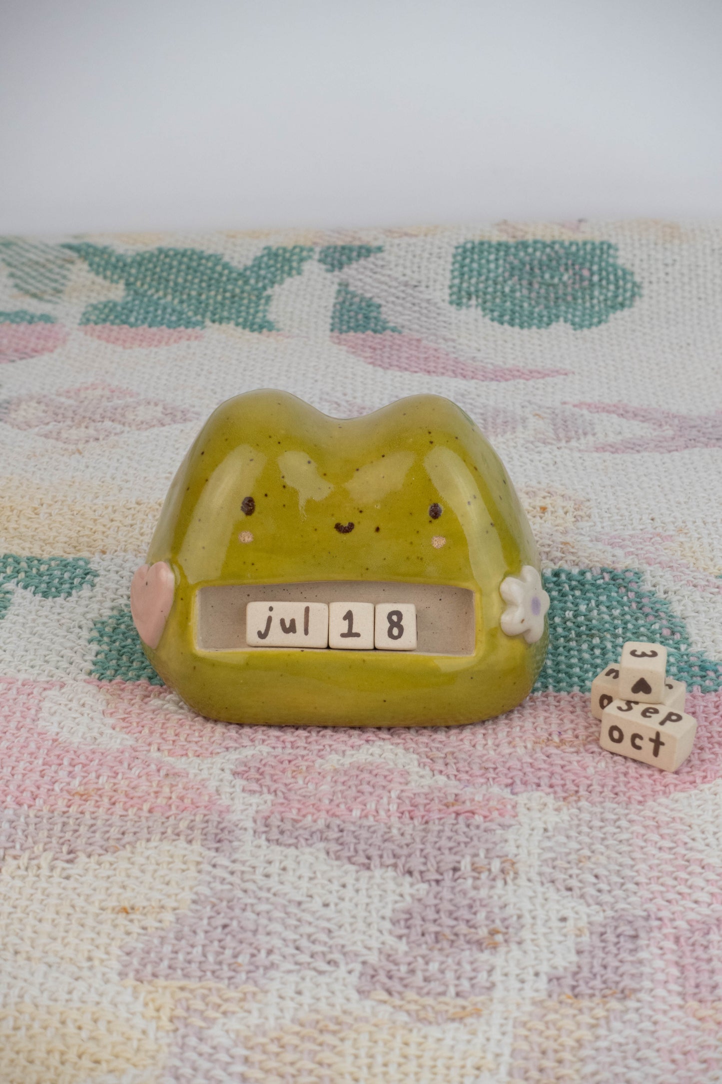 Frog Calendar F (Speckled)