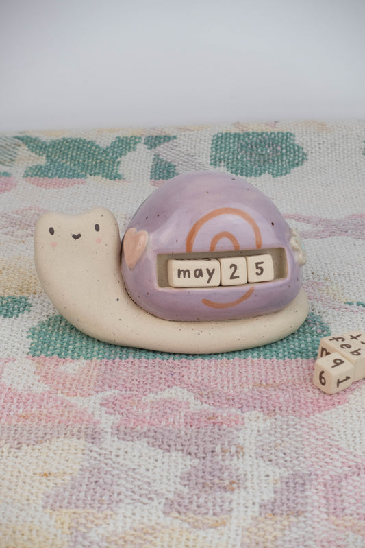 Large Snail Calendar D (Speckled)