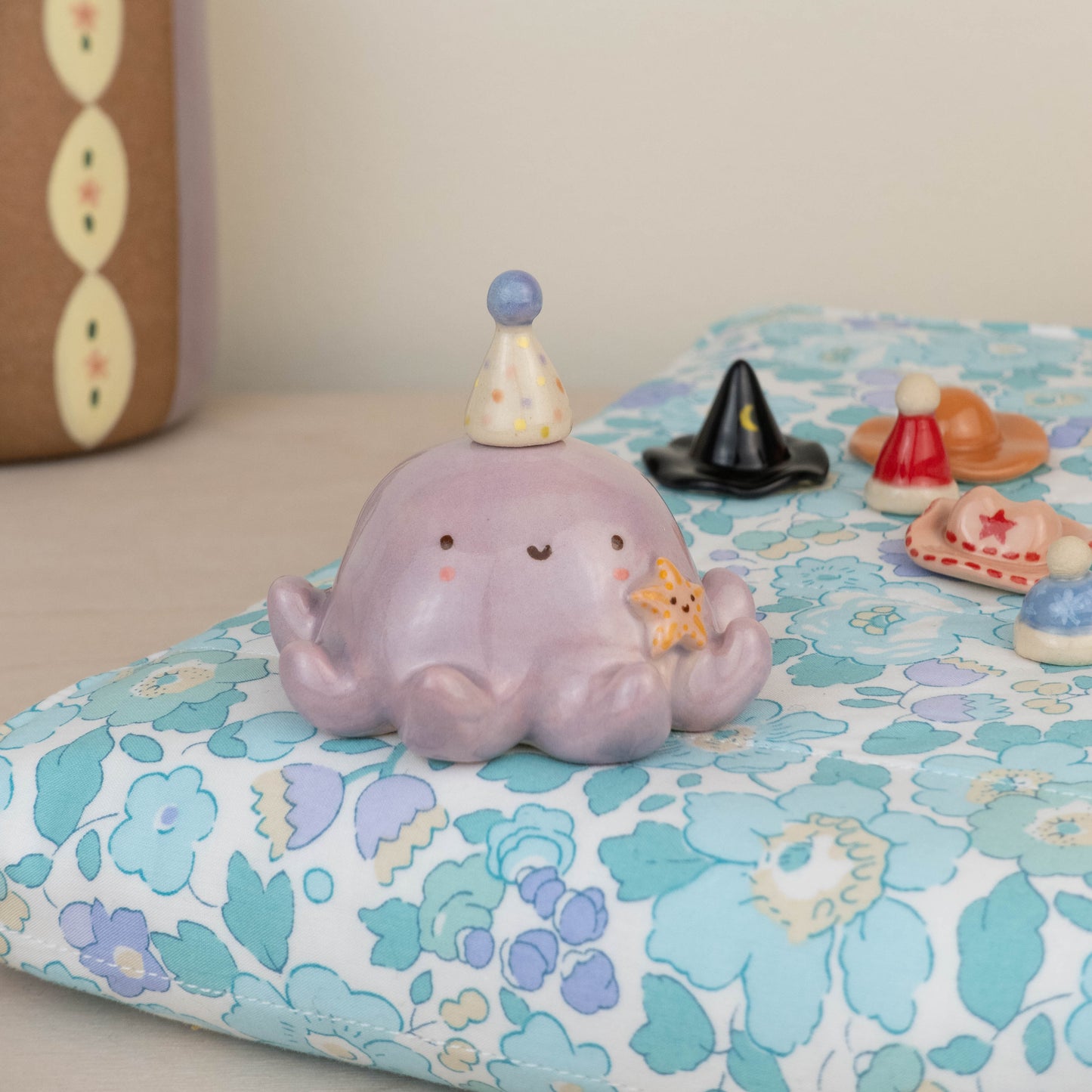 Mini Octopus with 6 Mini Hats