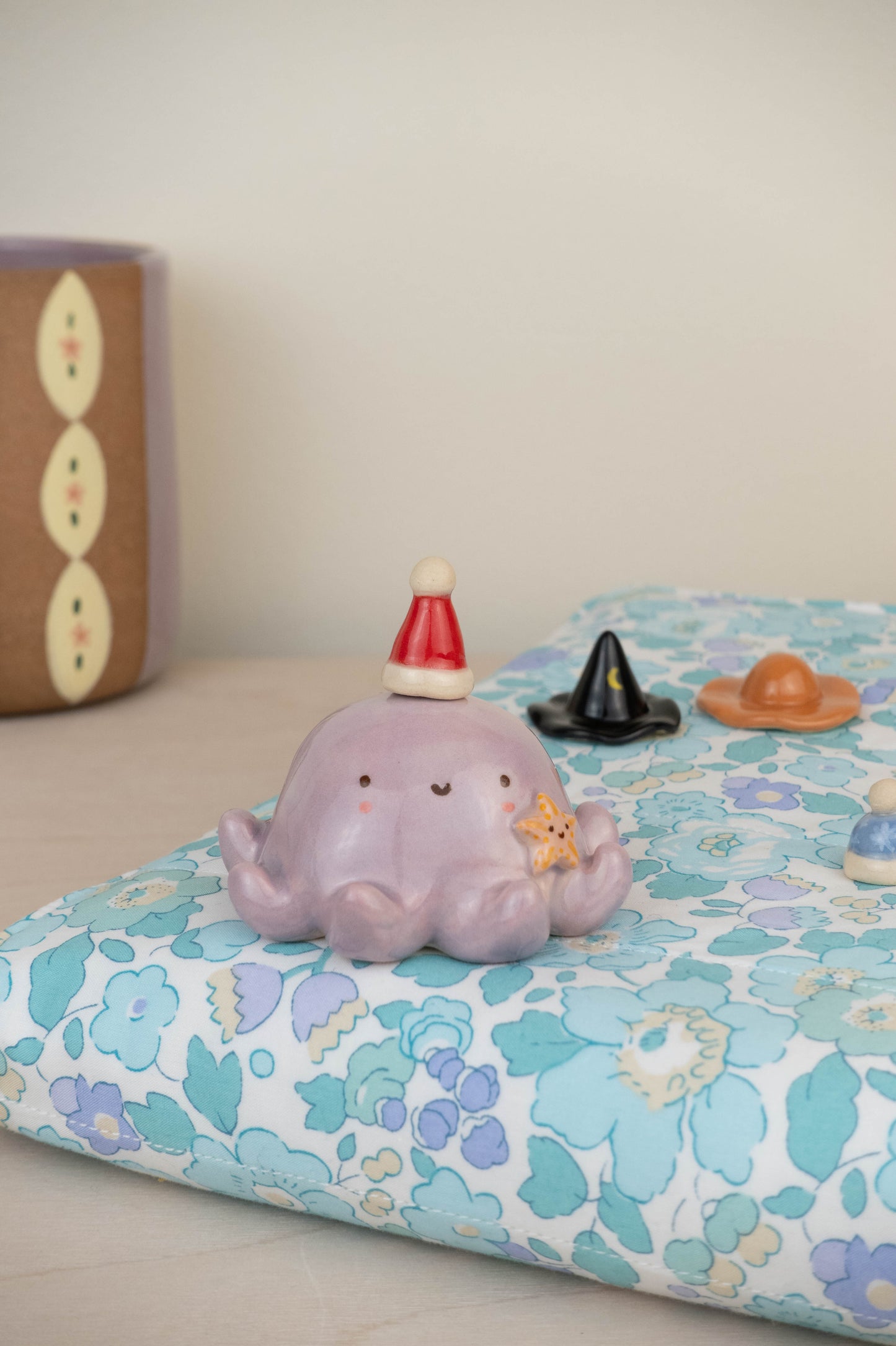 Mini Octopus with 6 Mini Hats