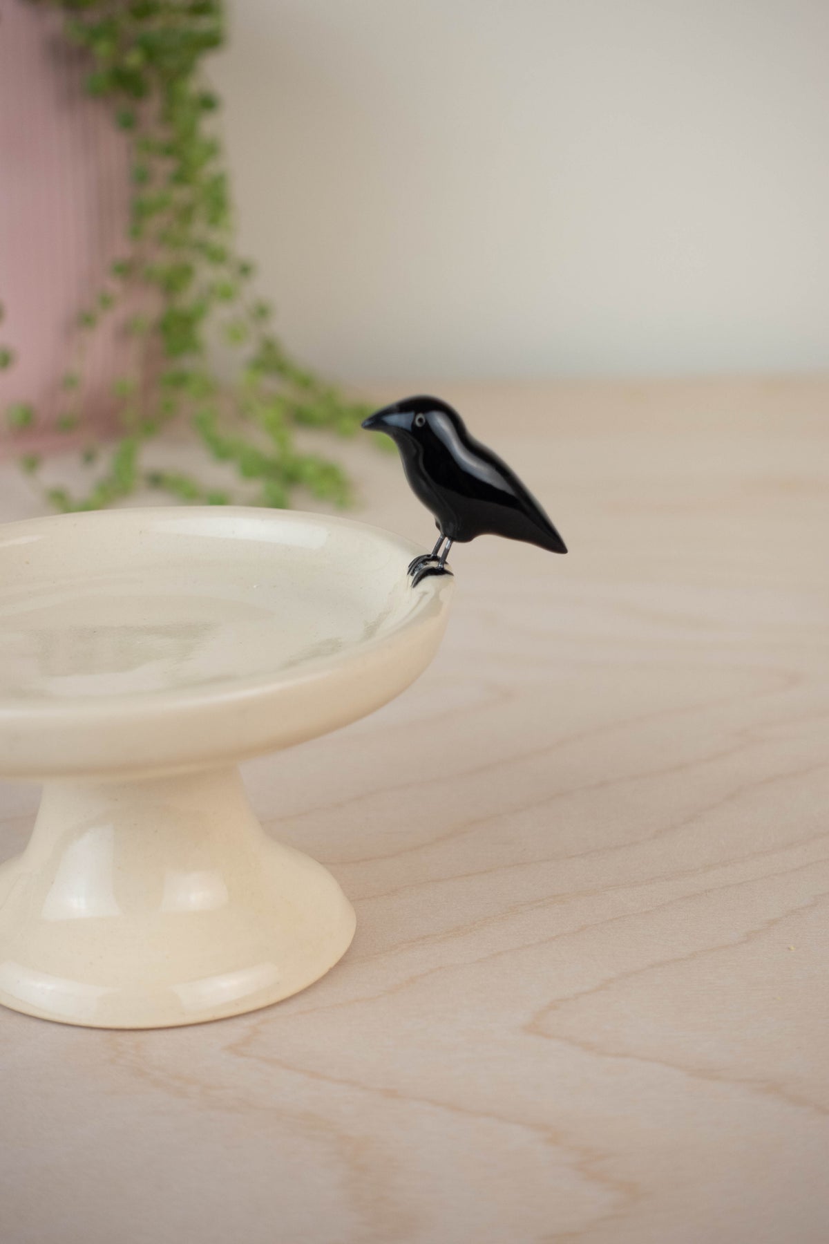 Bird Bath Pedestal Dish (American Crow)
