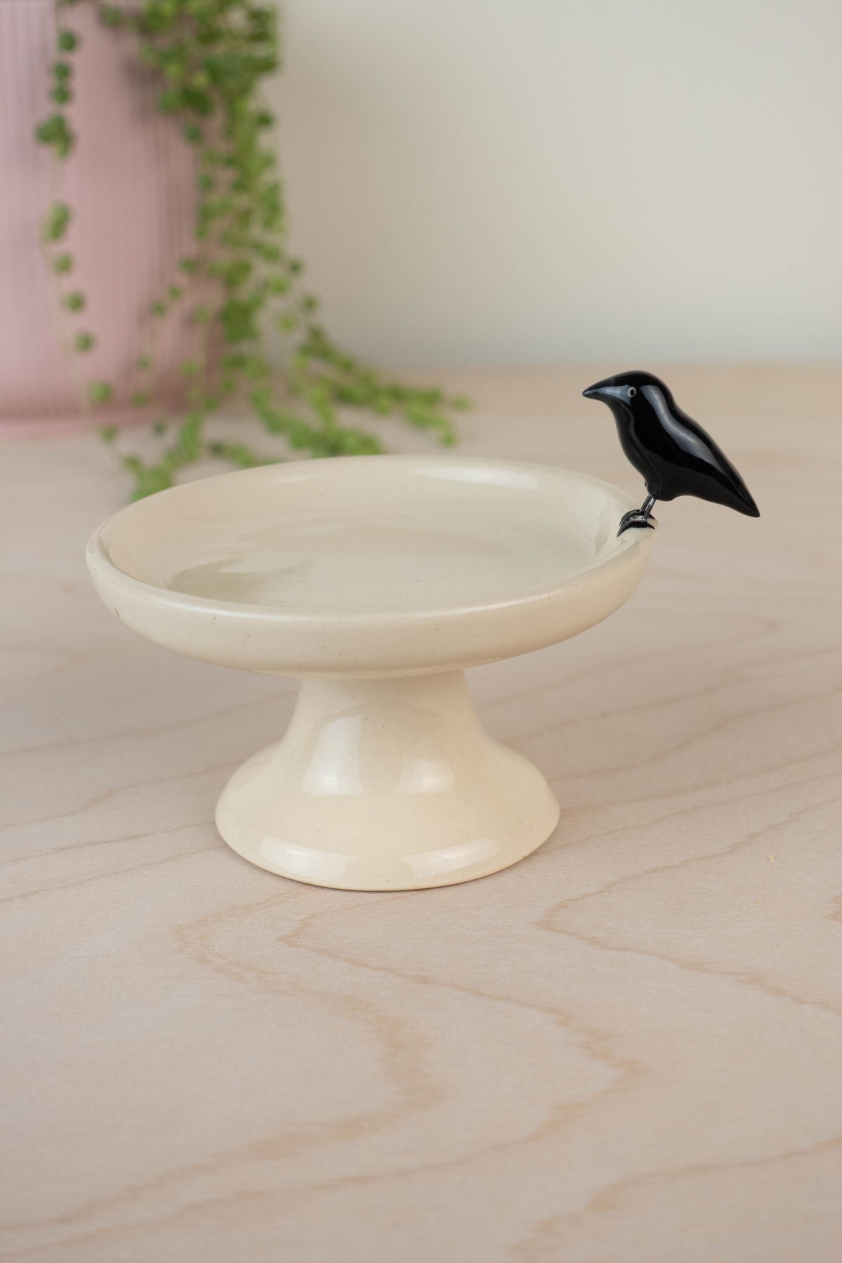 Bird Bath Pedestal Dish (American Crow)