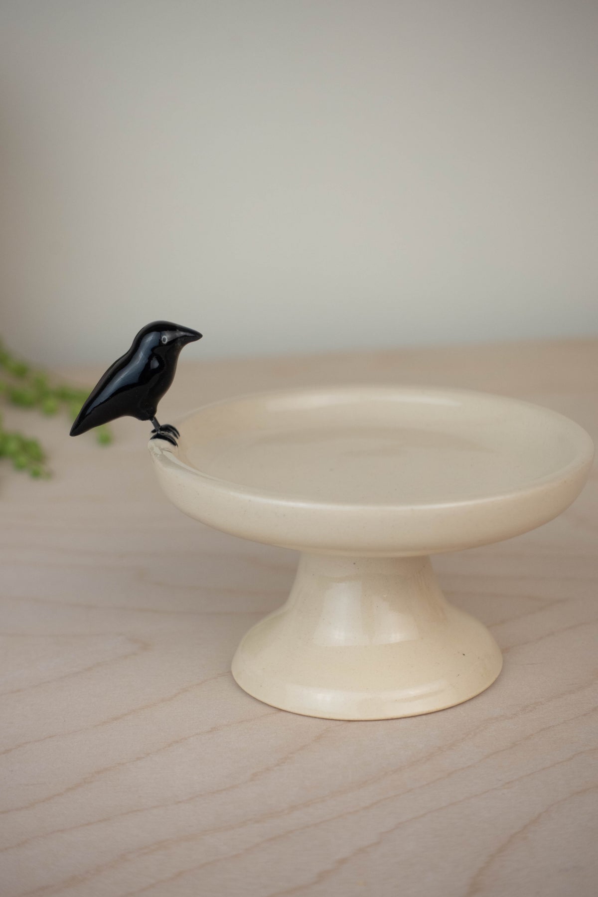 Bird Bath Pedestal Dish (American Crow)