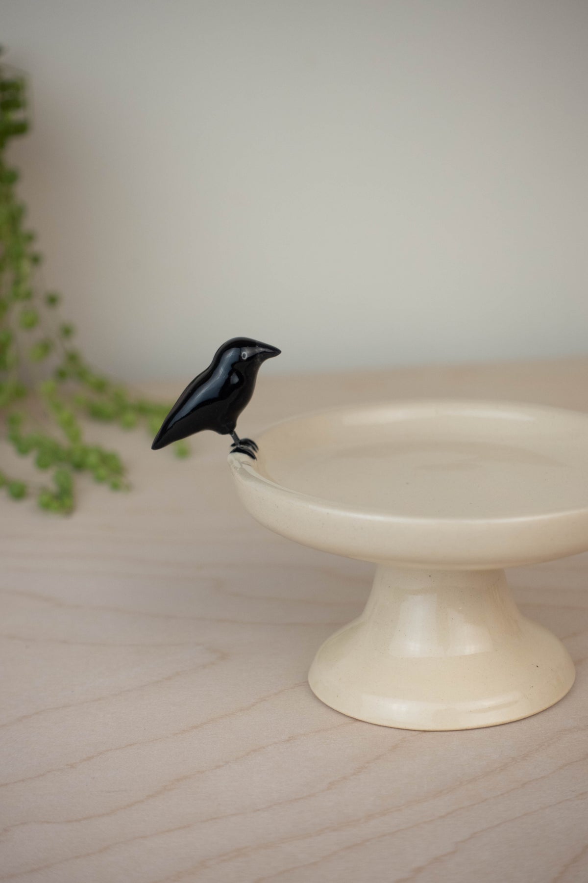 Bird Bath Pedestal Dish (American Crow)