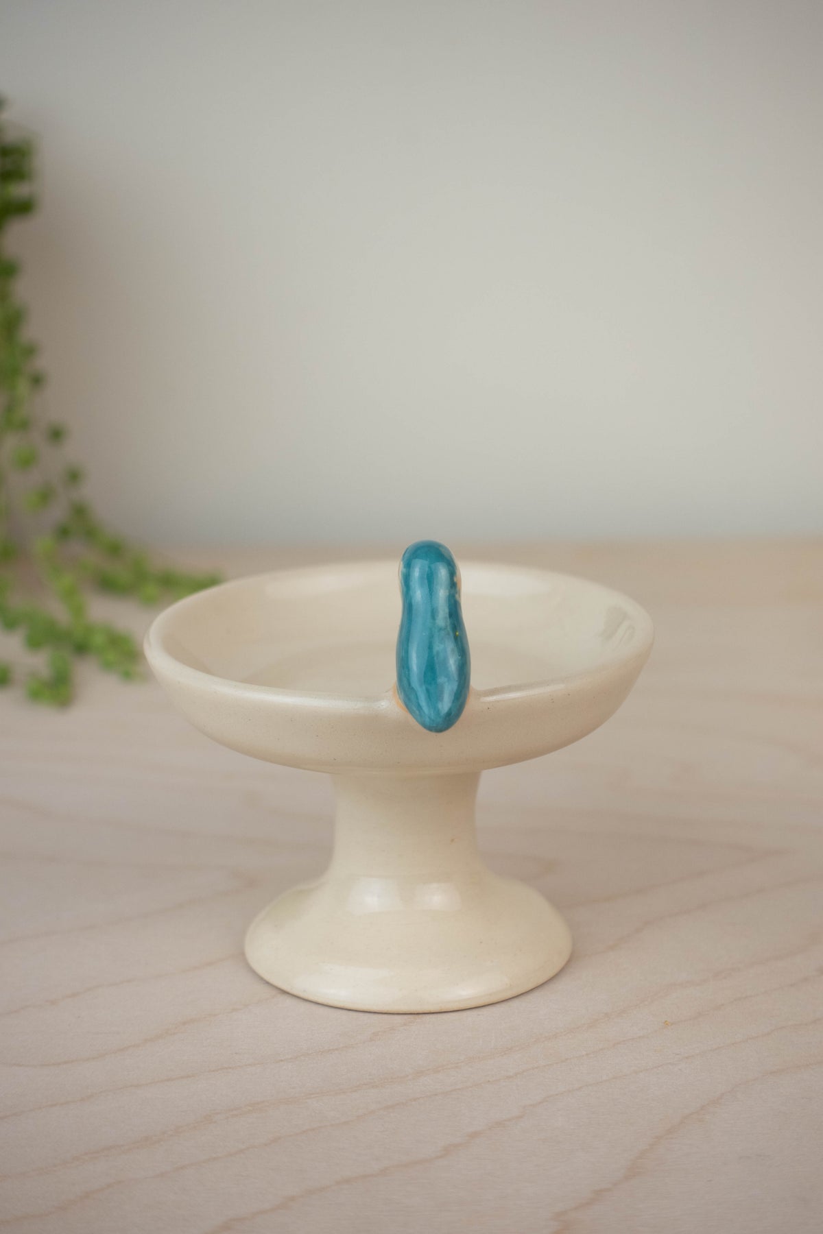 Bird Bath Pedestal Dish  (Common Kingfisher) B