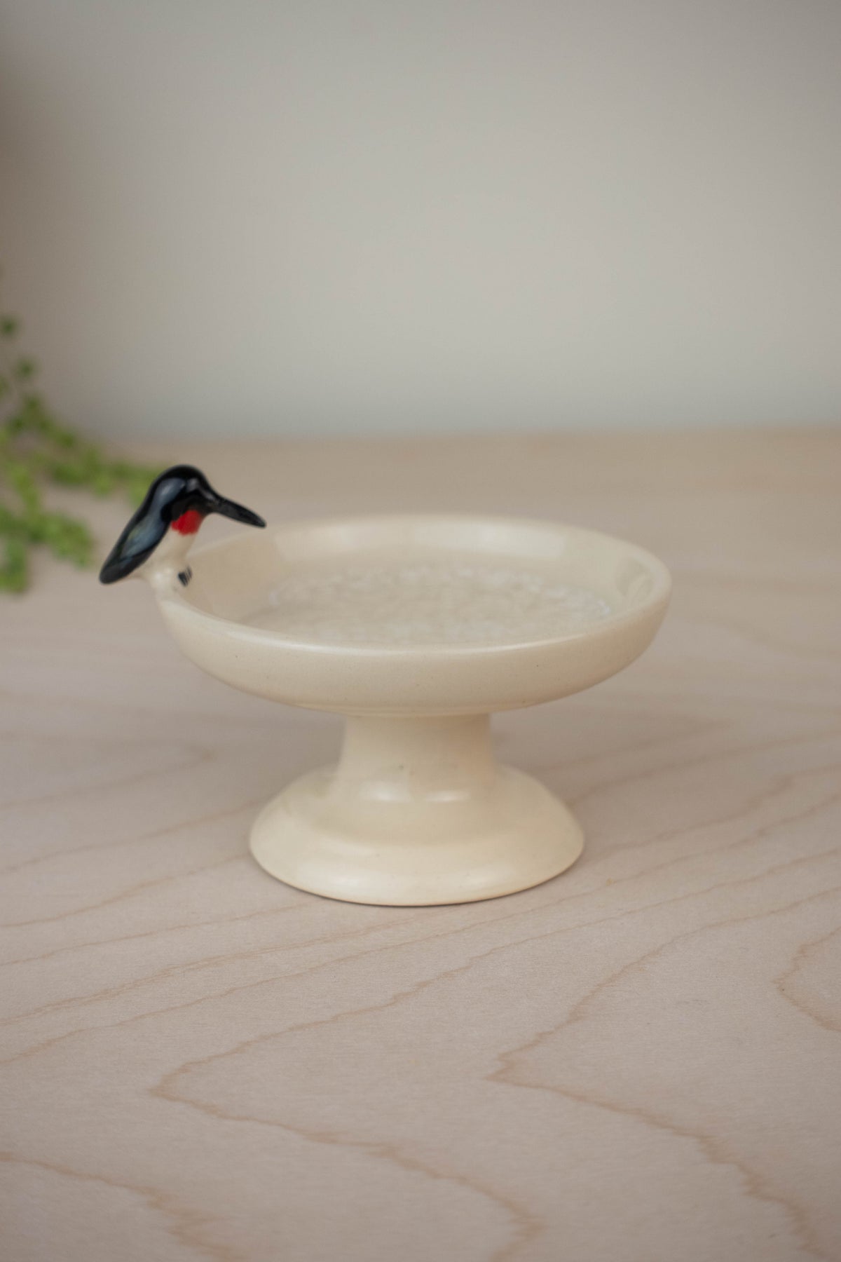 Bird Bath Pedestal Dish (Ruby-Throated Hummingbird)